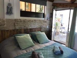 B&B / Chambres d'hotes Bastide Bellugue Maison d'hotes reseau Bienvenue a La Ferme a 3 minutes de Lourmarin : photos des chambres