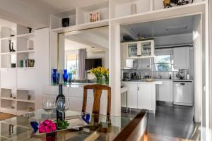 Amazing Seafront Apartment Athens Riviera