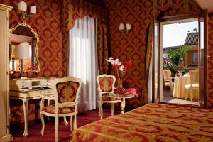 Quadruple Room with View room in Hotel Gorizia a La Valigia