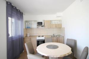 3 star Апартамент Apartment Suzy Нин Хърватска