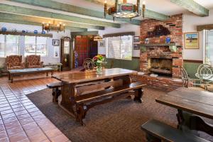 Svendsgaards Lodge- Americas Best Value Inn & Suites
