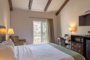 Cannery Row Inn