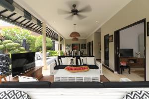 Villa Bloom 1 - 4 bedrooms, 4 bathrooms, private pool close to the beach