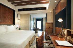 Phòng Premier có lối vào hồ bơi (Premier Room with Pool Access)