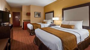 Queen Suite with Sofa Bed - Non Smoking room in Best Western Plus Strawberry Inn & Suites
