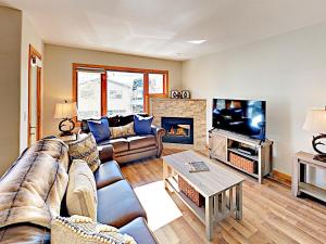 Three-Bedroom Townhouse room in West Beaver Creek Duplex C-25 Duplex
