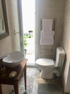 B&B / Chambres d'hotes Casa Cessenon : Chambre Double avec Salle de Bains Privative