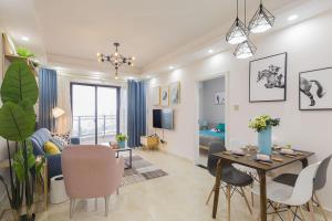 海口 Locals Guesthouse (Haikou Baishamen park Branch) 酒店 套房