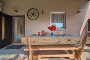 Apartment and Holiday Home Mladenka