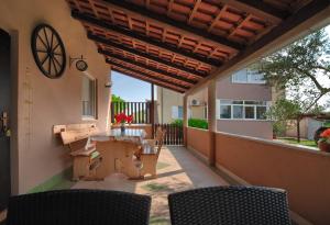 Apartment and Holiday Home Mladenka