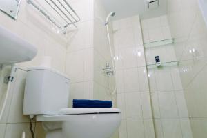 ice and Modern 2BR Springlake Summarecon Bekasi Apartment By Travelio