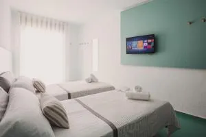 SubUp Hostel - Палос