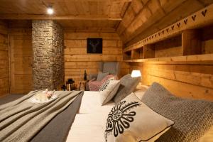 Folk Home & Folk Heaven