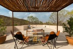 StayVista presents The Owl House, a Hillview villa featuring Inviting rooms, A cozy terrace & A beautiful lawn - Chandwaji