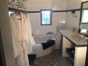 B&B / Chambres d'hotes La Fontaine des Oliviers : photos des chambres