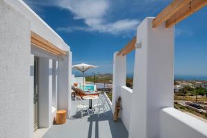 MILESTONE VILLAS Santorini Greece