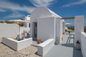 MILESTONE VILLAS Santorini Greece