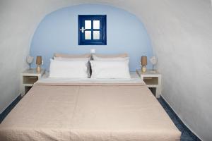 Roula Villa Studios & Apartments Santorini Greece