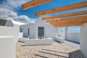 MILESTONE VILLAS Santorini Greece