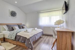 Apartments and rooms Hope 