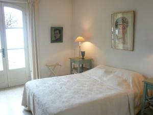 Sunny holiday home in Provence with pool