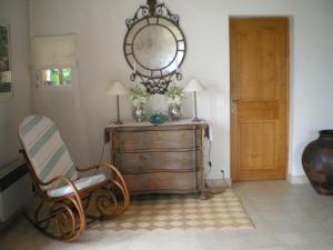 Sunny holiday home in Provence with pool