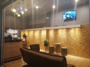 Shared lounge/TV area