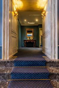 The Black Swan Hotel