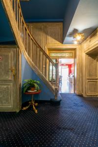 The Black Swan Hotel