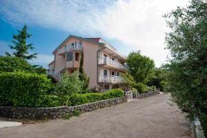 Apartments and Rooms Njivice