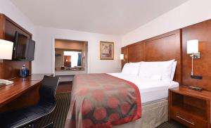 King Room with Jetted Tub - Non-Smoking room in Ramada by Wyndham Mountain View