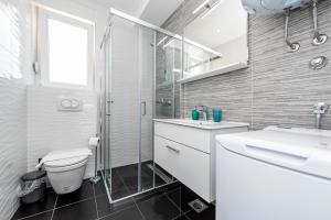 Villa Adria 2 luxury apartment with a pool