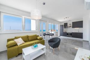 Villa Adria 3 luxury apartment with a pool 