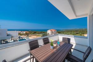 Villa Adria 3 luxury apartment with a pool