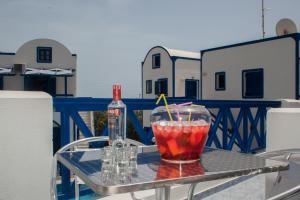 Roula Villa Studios & Apartments Santorini Greece