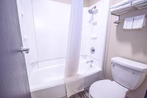 King Room - Non-Smoking room in Days Inn & Suites by Wyndham Wisconsin Dells
