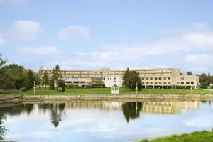 Ramada by Wyndham Belleville Harbourview Conference Center - 贝尔维尔