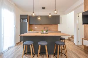 LUXURY APARTMENTS - LA VIR 3 & 4