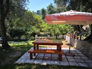 Four-Bedroom Apartment with Sea View room in Ipsia Apartments