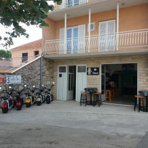 Apartments Danijela - 3hvězdičkové hotely ve městě Tribunj