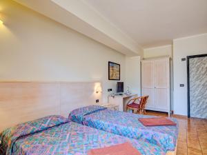 Economy Triple Room room in Hotel Leonardo Da Vinci