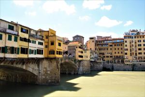 Historic center renovated apartment- Amazing location-By LikeHomeFlorence