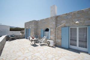 Elegant Traditional Cycladic Maisonette Orpheus with balcony Paros Greece