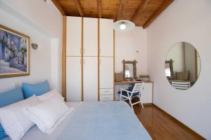 Elegant Traditional Cycladic Maisonette Orpheus with balcony Paros Greece