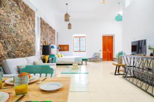 El Charco Suites