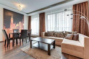 Charming and Bright Golden Apartments Old TownSz65