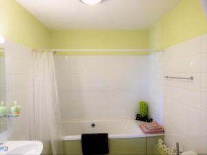 B&B / Chambres d'hotes L'Ancien Presbytere Chambres D'hote ou Gite : Chambre Quadruple Deluxe