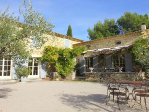 Maisons de vacances Countryhouse with Pool in Vaison la Romaine : photos des chambres