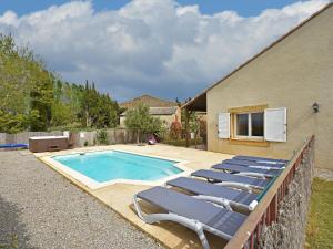 Comfy Villa in Montbrun des Corbieres with Garden