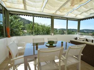 Villas Gorgeous Villa in Malaucene with a River Nearby : photos des chambres